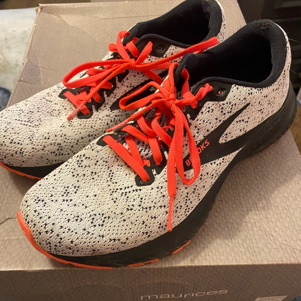 Brooks Running Shoes Size 10 excellent condition